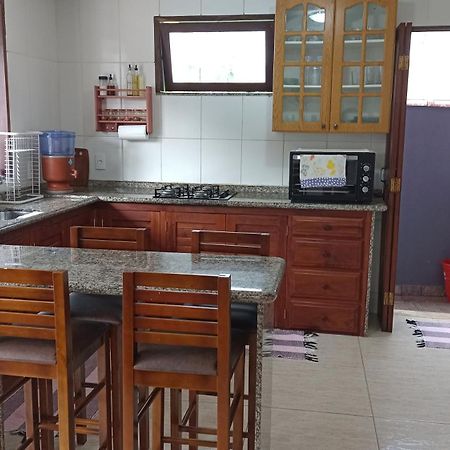 Casa Roxa Com Piscina Em Condominio Парати Стая снимка